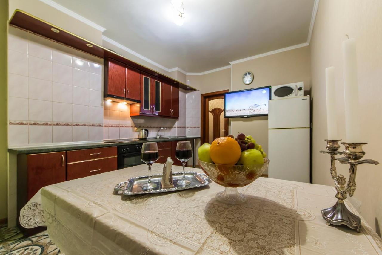 комфортная двухкомнатная возле метро академгородок Apartment *