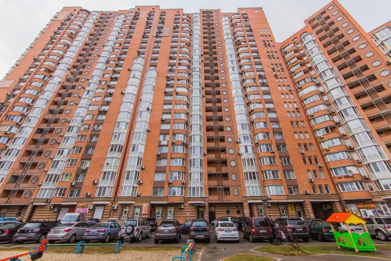 комфортная двухкомнатная возле метро академгородок Apartment