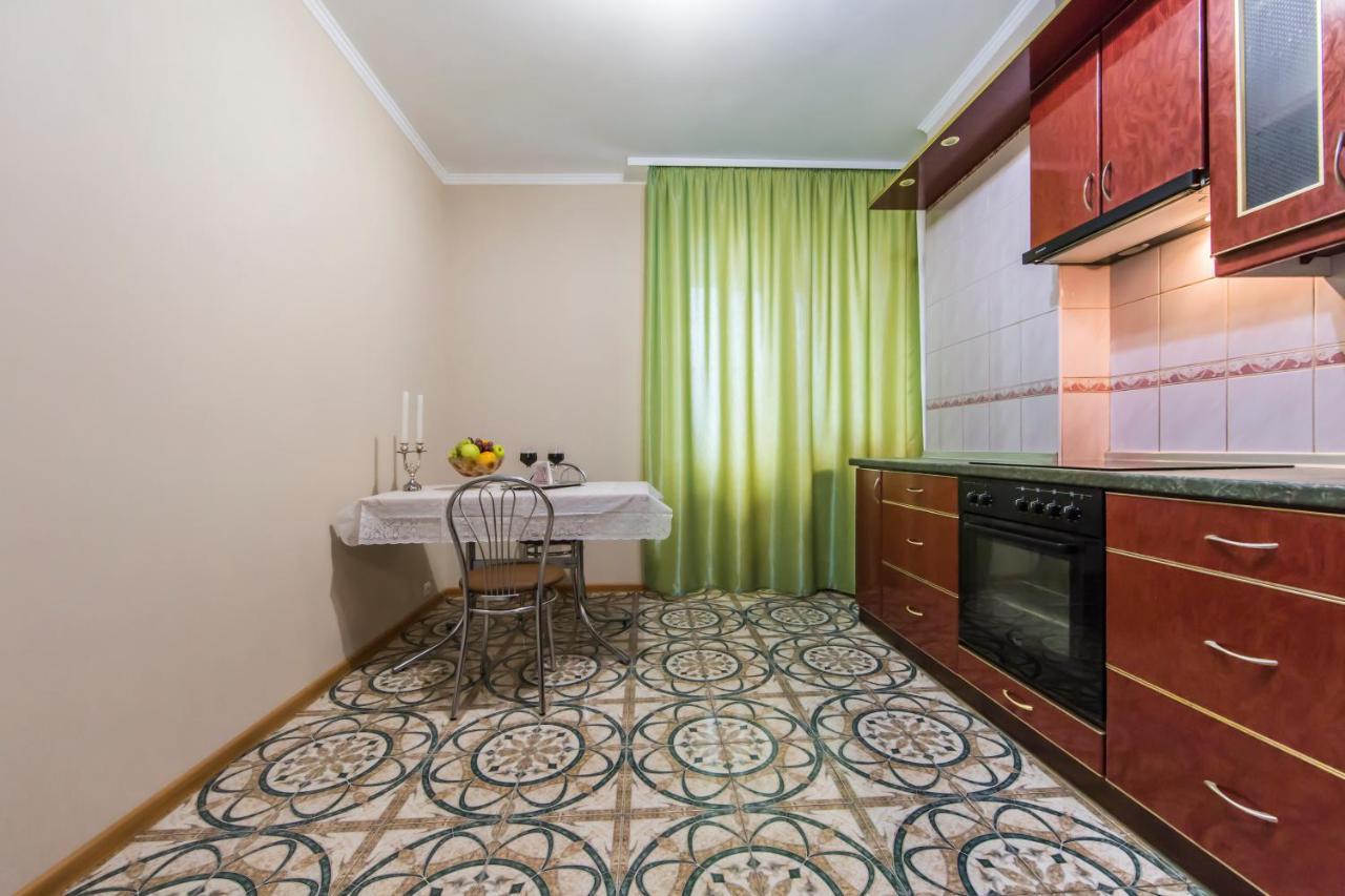 Apartment комфортная двухкомнатная возле метро академгородок *