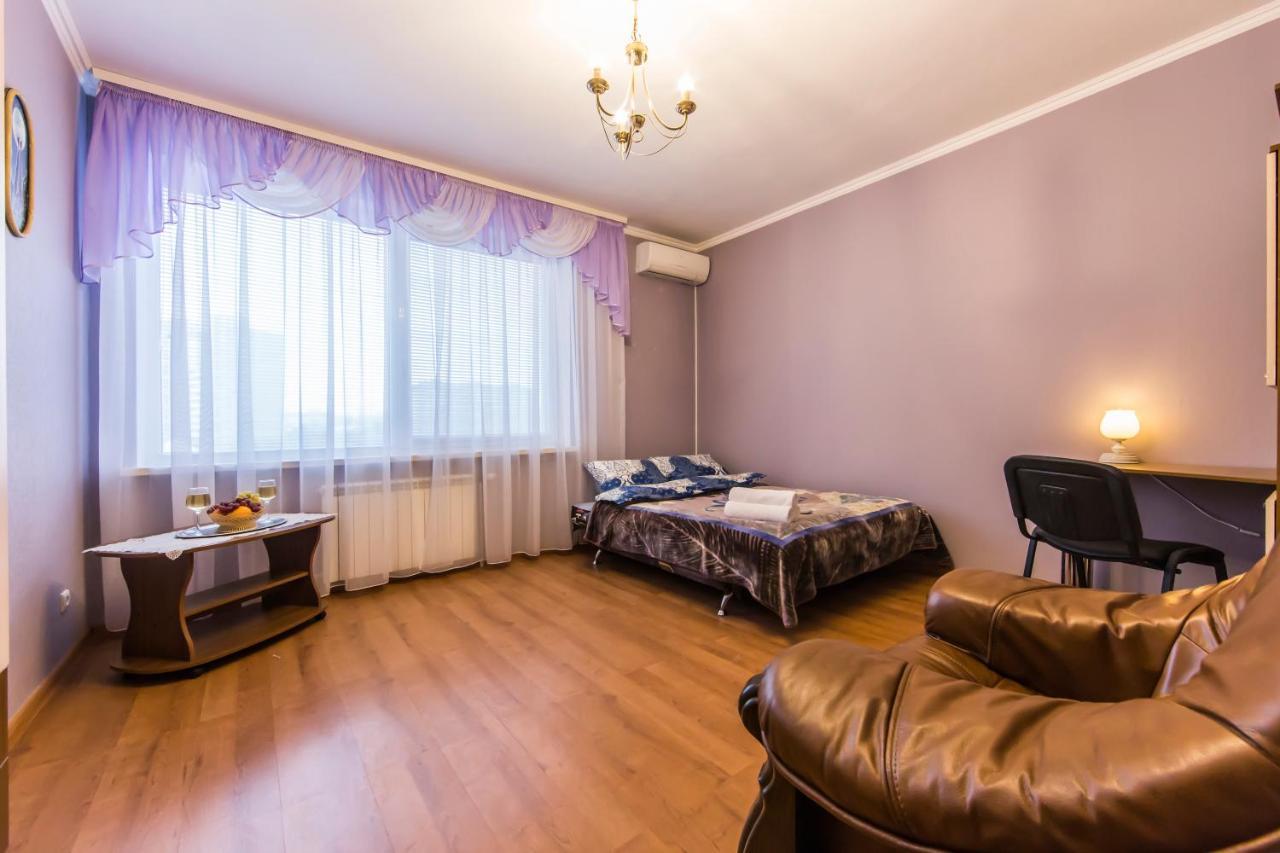 комфортная двухкомнатная возле метро академгородок Apartment